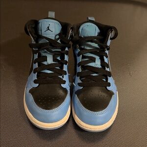 Jordan Kids' Sneakers in Black and Blue